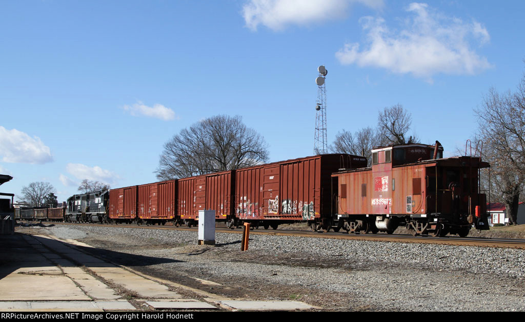 NS 555672 is on the nortnbound end of the Salisbury Switcher job